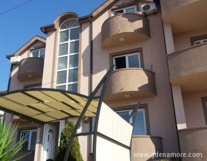 Apartmaji MUJANOVIĆ, zasebne nastanitve v mestu Bijela, Črna gora - 20180729_084303